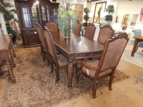 Ashley N. Shore Dining Table/8 Chairs