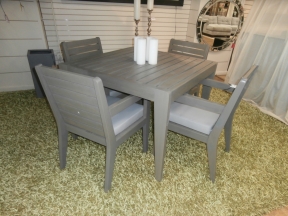 Outdoor Table/4 Chairs