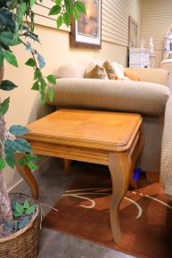 Traditional Style End Table
