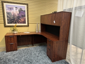 Offices To Go Desk W/Hutch
