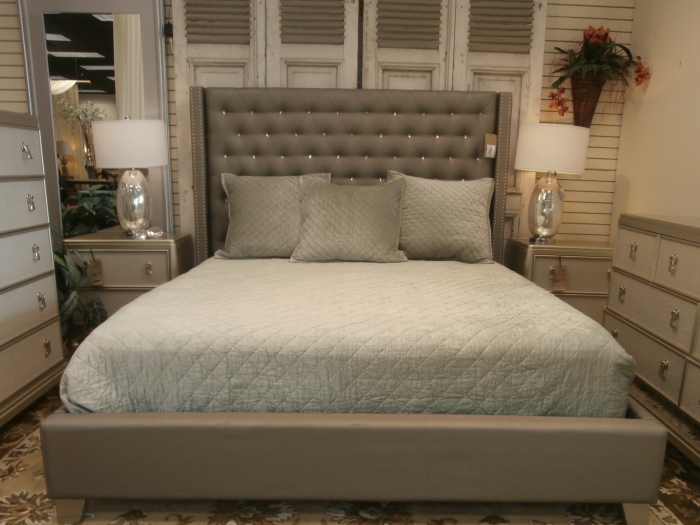 Sofia Vergara Paris Silver 7 Pc Queen Bedroom - Rooms To Go