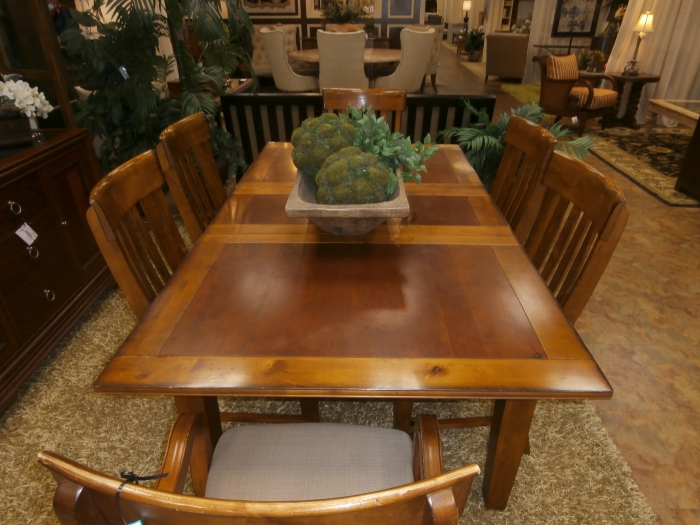 Havertys Dining Table/6 Chairs at The Missing Piece