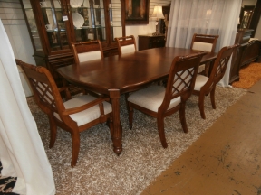 Ashley Dr Table/6Chairs/leaf