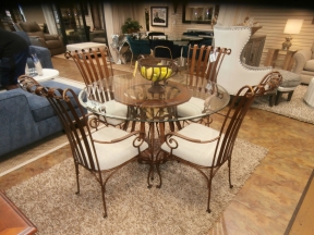 Havertys Dr Table/4 Chairs