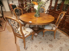 Ashley Dr Table/4 Chairs