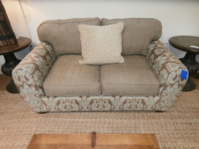 Tepe Upholstered Loveseat