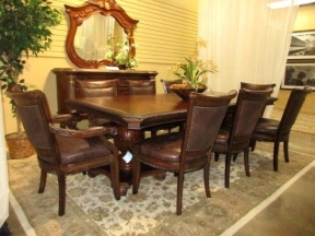 TS Berry Table w/8 Chairs