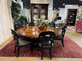 Annabelle's Table w/8 Chairs+Lfs