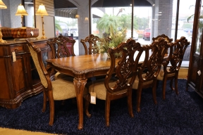 Legacy Table W/8 Chairs+2Lfs