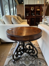 Traditional Style Table