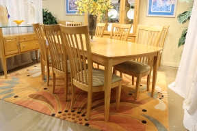 Stanley Table w/8 Chairs+2Lfs