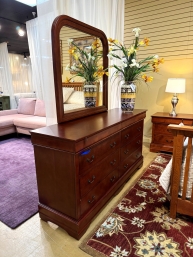 Traditional Dresser W/Mirror