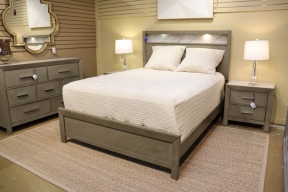 Kanes Queen Bed W/Lights