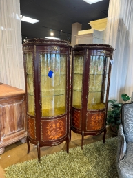 Ornate Curio Cab W/Key