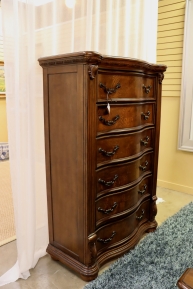 Pulaski Chest Of Drawers