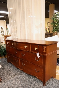 Traditional Dresser W/Mirror