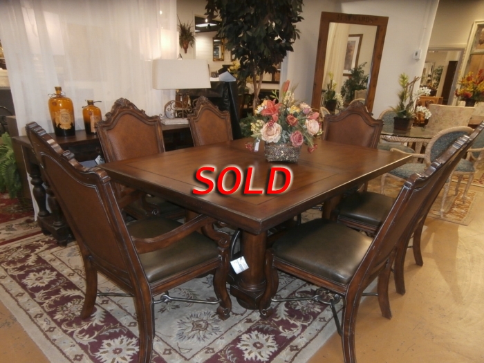 Thomasville dining room discount table