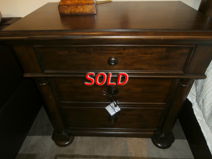 Thomasville nightstand outlet