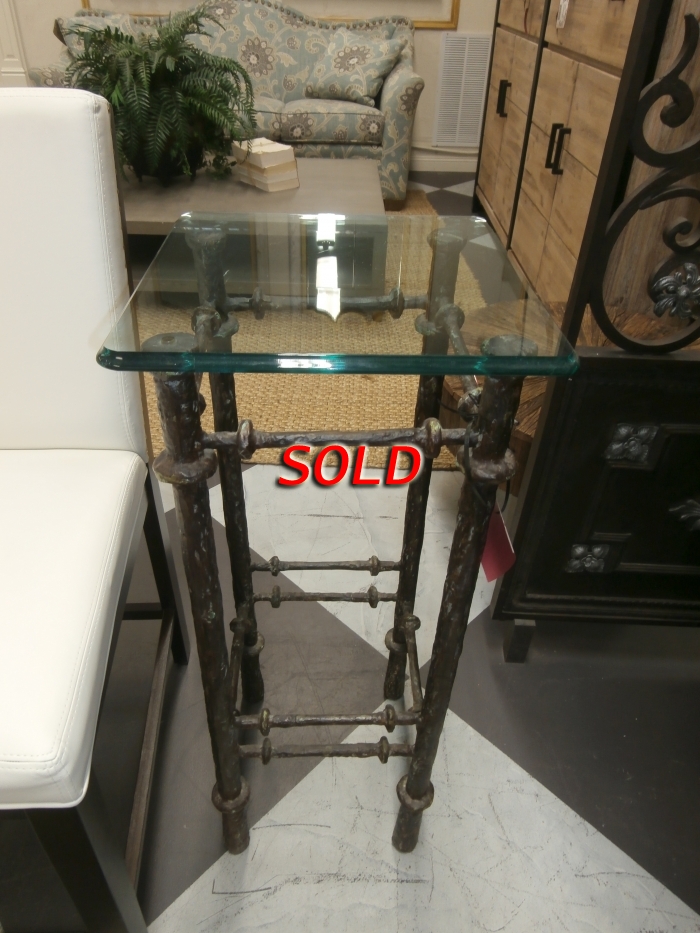 Metal/Glass Pedestal