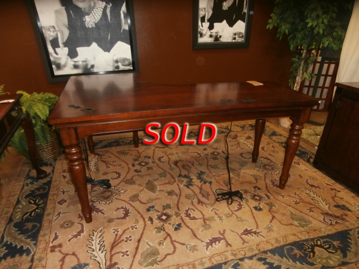 American Signature Desk