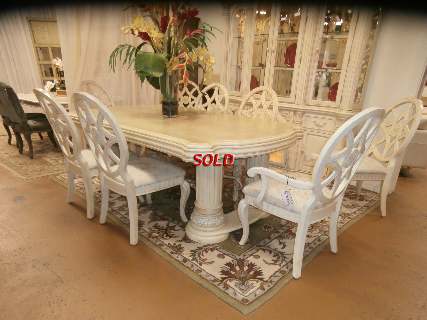 AICO Dining Table W/8Chrs