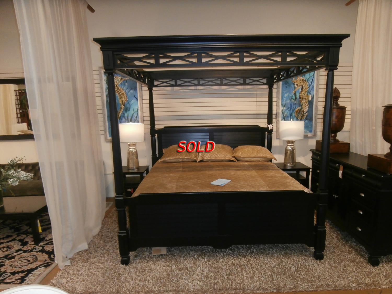 American Signature Plantation Cove Canopy Bed