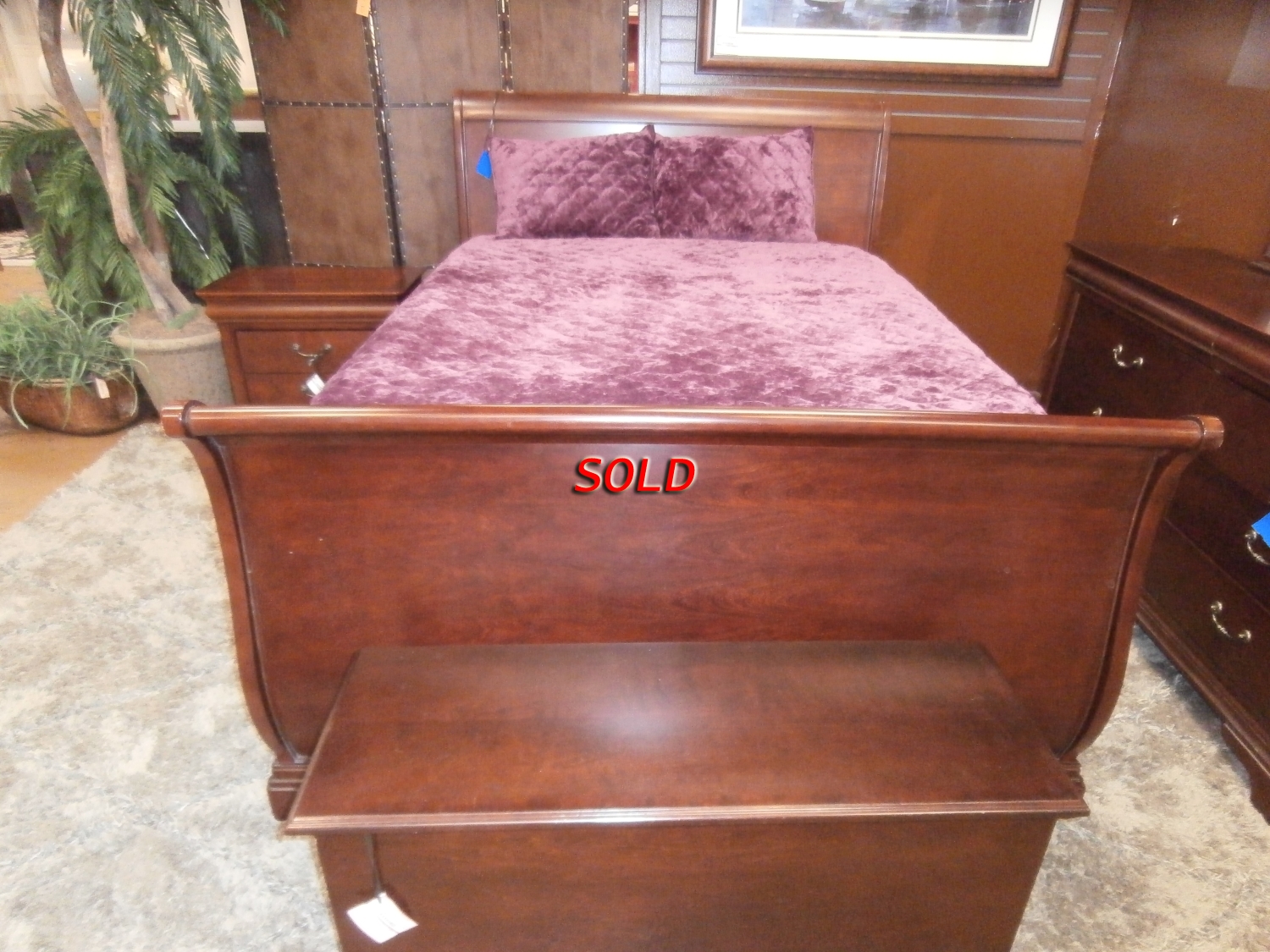 Riverside Edge Sleigh Bed