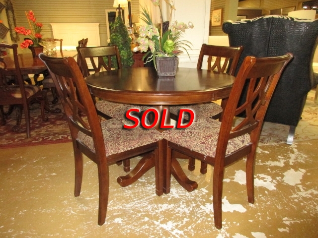 Ashley Dining Table W/4 Chairs