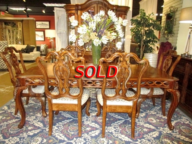 Huntington Table w/6 Chairs & 2Lfs