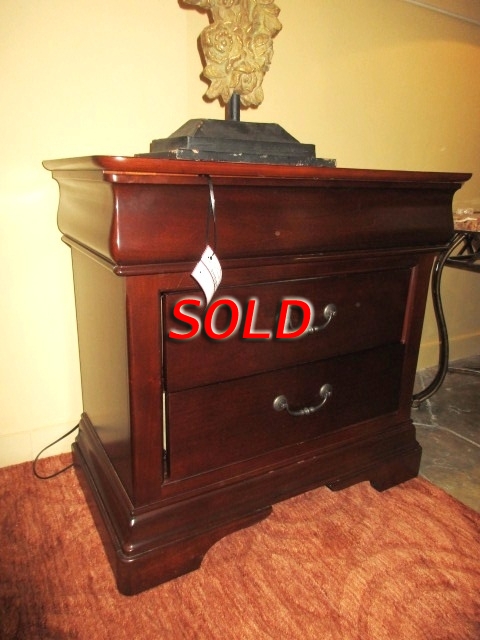 Haverty's Nightstand