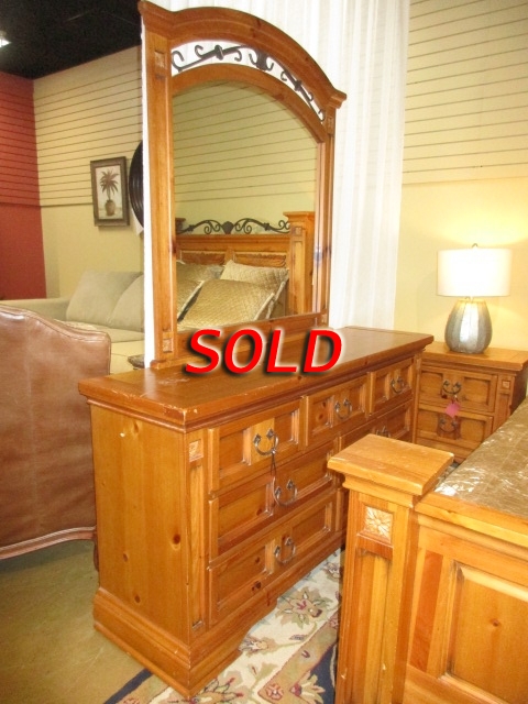 Broyhill Dresser W/Mirror