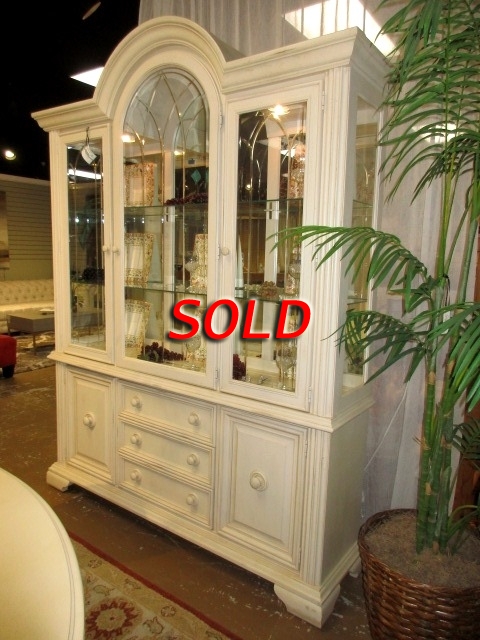 Stanley deals china hutch