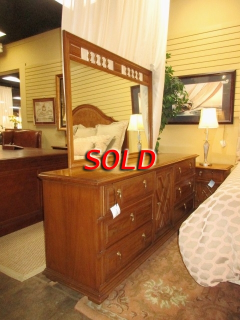 Thomasville Dresser W/mirror