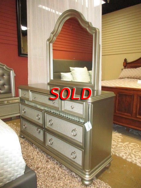 Havertys Dresser W/Mirror