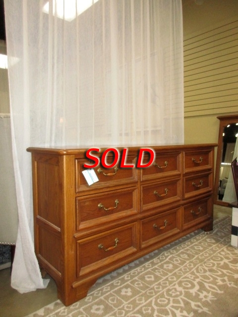 Thomasville Dresser W/Mirror