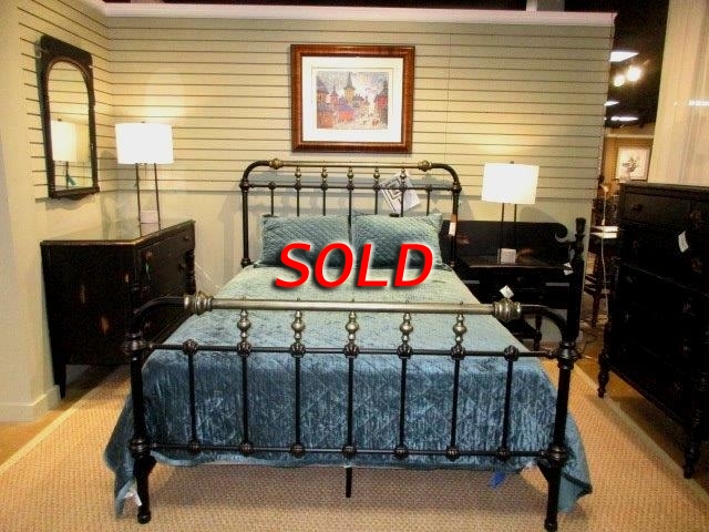 F.O.A. Riana Metal Queen Bed